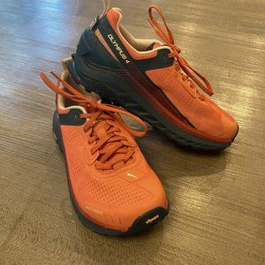 Altra WOMENS OLYMPUS 4 trail running size 7.5